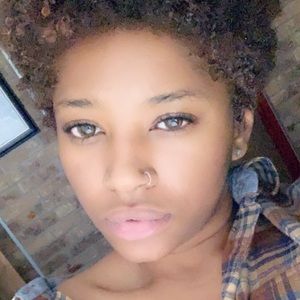 Meet your Posher, Mona